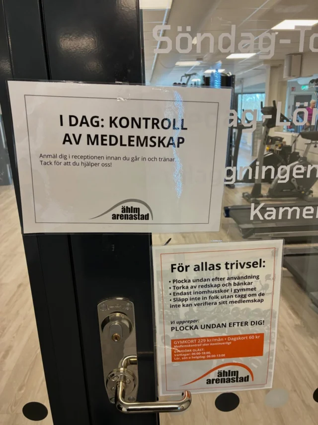 Med jämna mellanrum gör vi kontroll av medlemskap i vårt gym. Behövs det? Ja, tyvärr. Även om priset för ett gymkort är lågt, 229 kr i månaden eller 60 kr för ett dagskort, så är det tyvärr en del som tränar utan att betala för sig.
Om alla gör rätt för sig som använder vårt fina gym så kan vi upprätthålla priset och en hög standard.

Så vi är tacksamma om ni hjälper till och uppger ert namn när någon av vår personal frågar er.
Och släpp inte in någon i anläggningen som inte har nyckeltag eller kan uppvisa giltigt medlemskap.
Tack för ert samarbete 🙏.